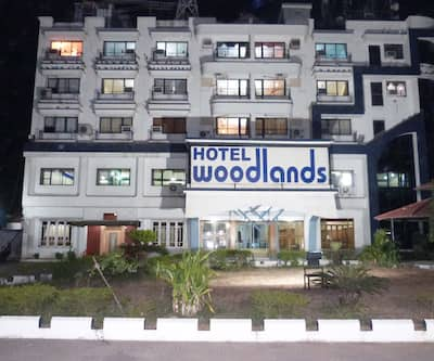 https://imgcld.yatra.com/ytimages/image/upload/t_hotel_yatra_city_desktop/v1427870719/Domestic Hotels/Hotels_Vapi/Hotel Woodlands/HOTEL_WOODLANDS_VAPI_FRONT.jpg